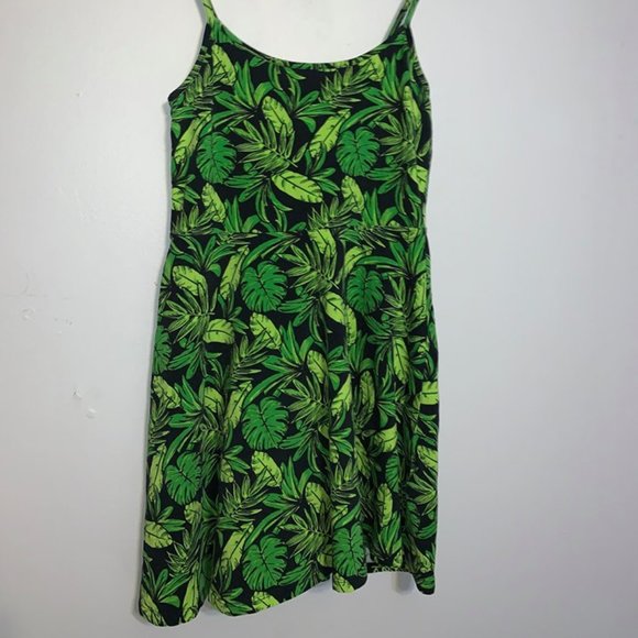 2 for $10 H&M DIVIDED banana leaf dress - Picture 1 of 3